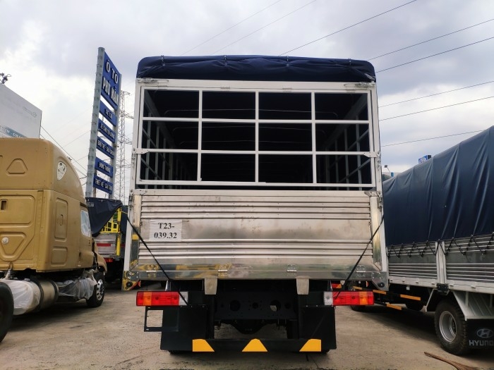 xe tải faw 9 tấn thùng 8.3 mét chở hàng cồng kềnh,giá rẻ tại bình dương