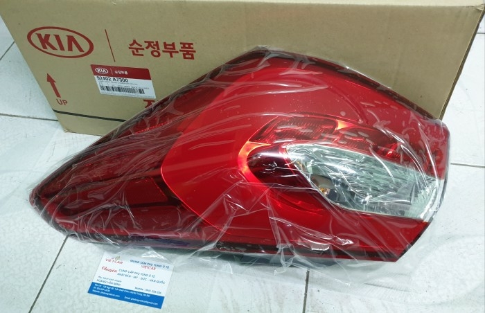 92401A7300  Đèn hậu miếng ngoài trái- có led Kia K3