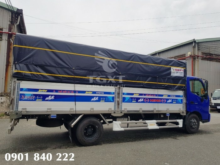 Hino XZU730L thùng bạt, 5 tấn, thùng dài 5m5, trả trước 20% nhận xe