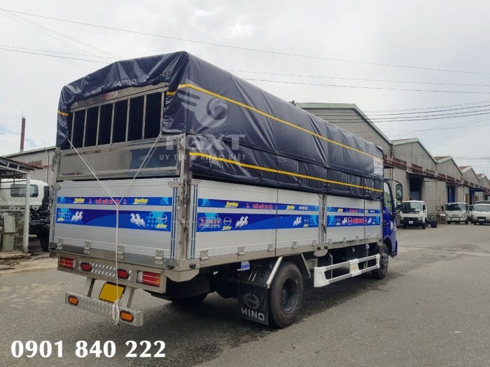 Hino XZU730L thùng bạt, 5 tấn, thùng dài 5m5, trả trước 20% nhận xe