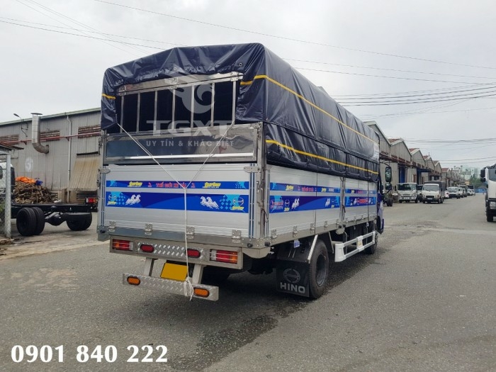 Hino XZU730L thùng bạt, 5 tấn, thùng dài 5m5, trả trước 20% nhận xe
