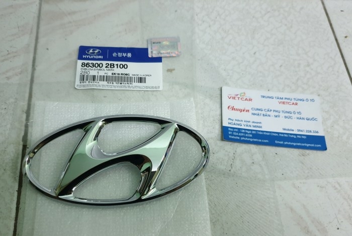 863002B100 Lô go ca lăng trước Hyundai Santafe ,i30