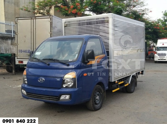 Hyundai H150 thùng kín tải trọng 1T5, hồ trợ trả góp 80%