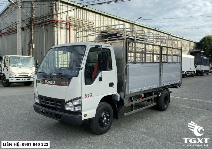 Xe tải Isuzu QKR270 thùng bạt, trả trước 120tr nhận xe