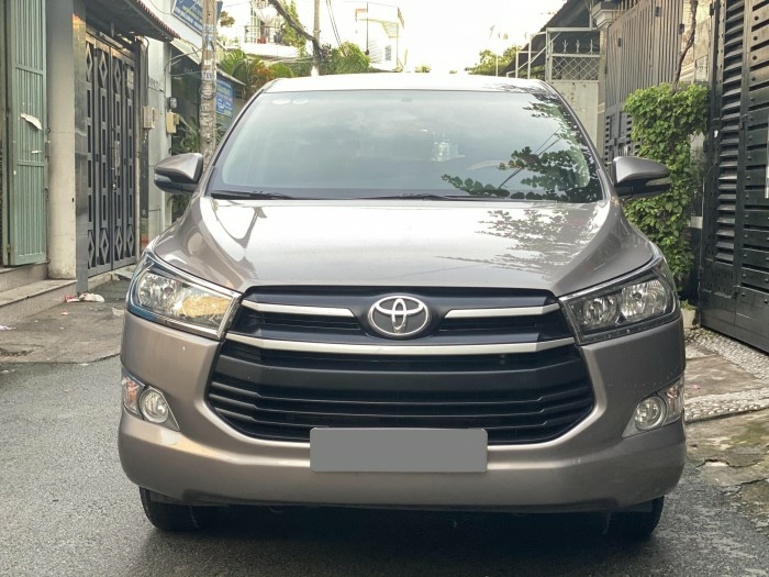 ần bán Toyota Innova 2018 số sàn màu nâu rất đẹp