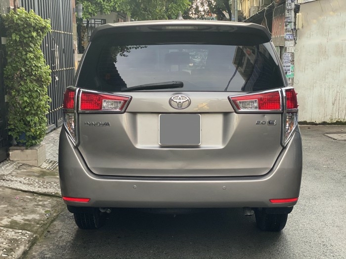 ần bán Toyota Innova 2018 số sàn màu nâu rất đẹp