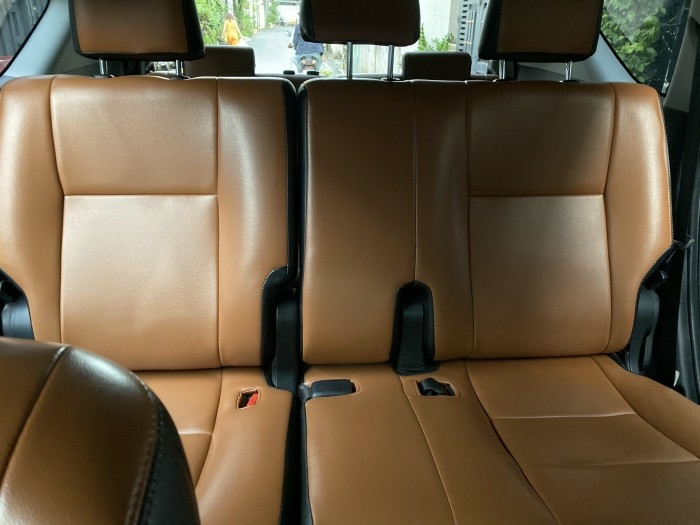 ần bán Toyota Innova 2018 số sàn màu nâu rất đẹp