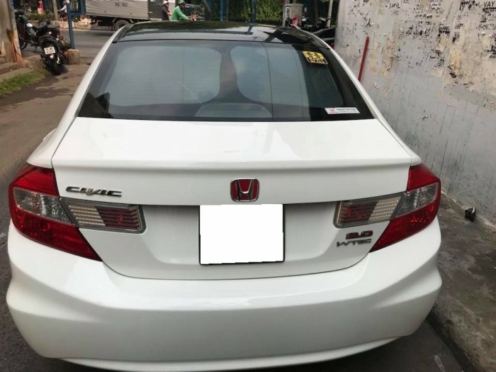 Cần bán xe Civic 2015, số tự động, bản full 2.0 màu trắng tinh