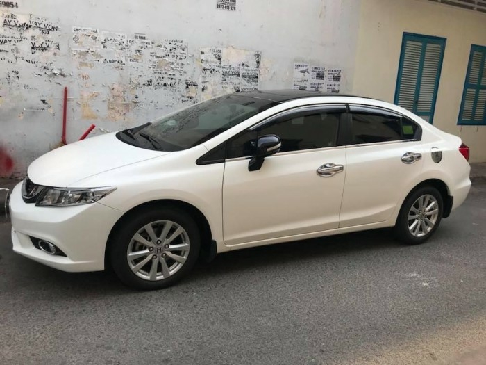 Cần bán xe Civic 2015, số tự động, bản full 2.0 màu trắng tinh