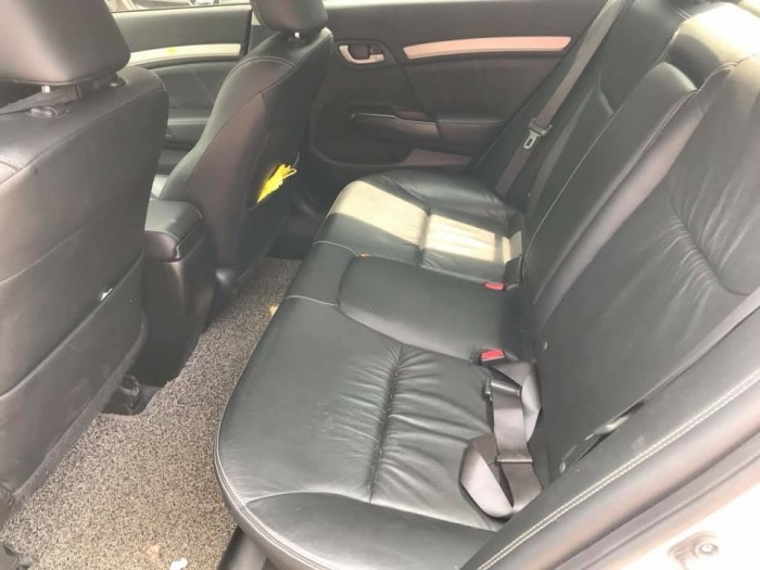 Cần bán xe Civic 2015, số tự động, bản full 2.0 màu trắng tinh