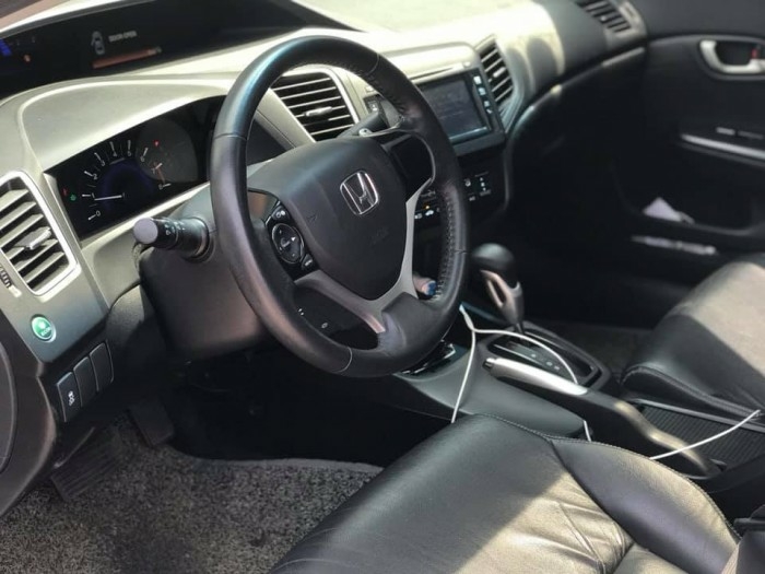 Cần bán xe Civic 2015, số tự động, bản full 2.0 màu trắng tinh