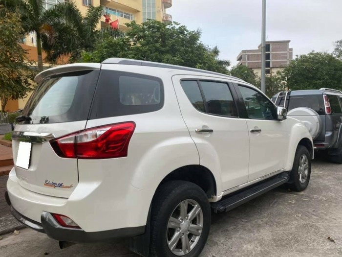 Cần bán xe isuzu Mux 2016, số sàn, máy dầu, màu trắng