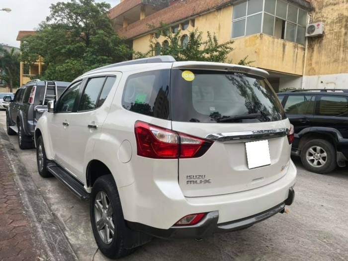 Cần bán xe isuzu Mux 2016, số sàn, máy dầu, màu trắng