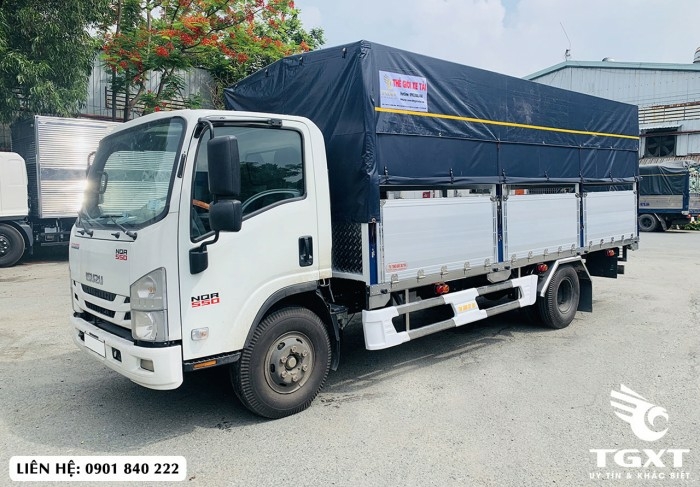 Xe tải Isuzu NQR550 thùng bạt bửng nhôm, trả trước 170tr nhận xe