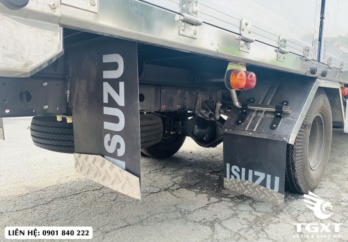 Xe tải Isuzu NQR550 thùng bạt bửng nhôm, trả trước 170tr nhận xe