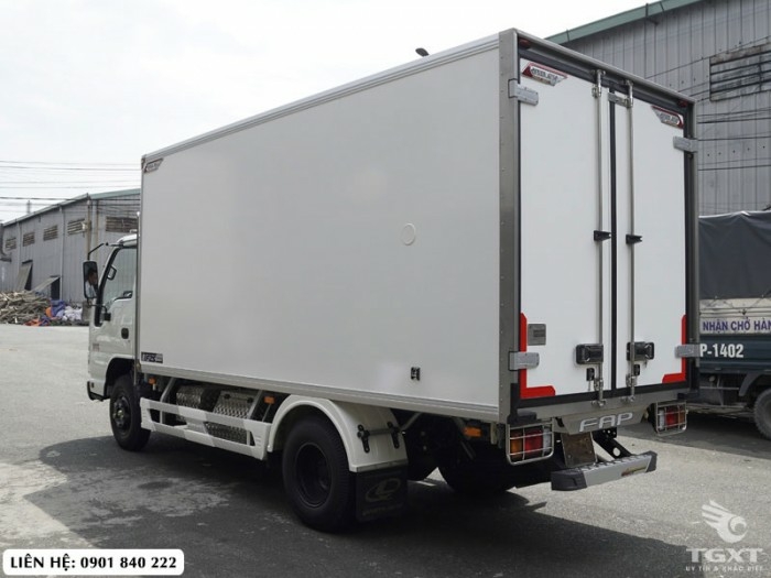 Xe tải Isuzu QKR270 thùng đông lạnh tải 2T, trả góp 80%