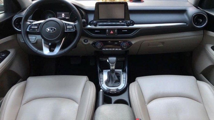 Cần bán xe kia Cerato 2019, số tự động, bản full, màu vàng cát