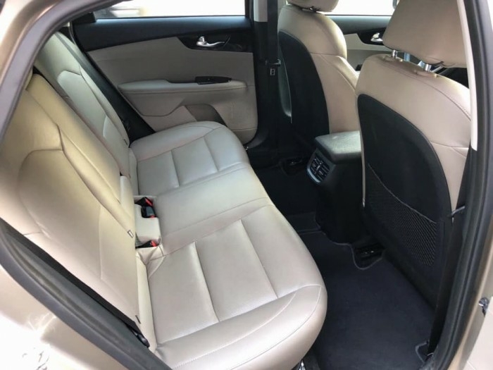 Cần bán xe kia Cerato 2019, số tự động, bản full, màu vàng cát