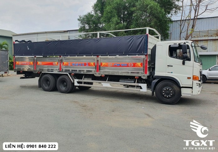 Xe tải Hino FM thùng bạt, tải 14T thùng 9m4, vay 80%