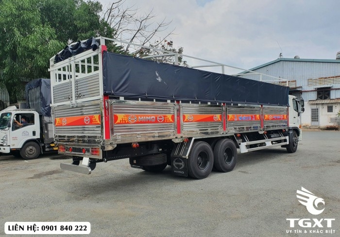 Xe tải Hino FM thùng bạt, tải 14T thùng 9m4, vay 80%