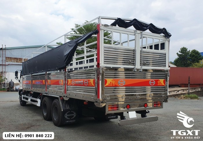 Xe tải Hino FM thùng bạt, tải 14T thùng 9m4, vay 80%