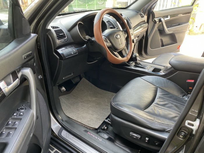 Mình cần bán Kia Sorento GATH nâu tự động 2015 full opstion.