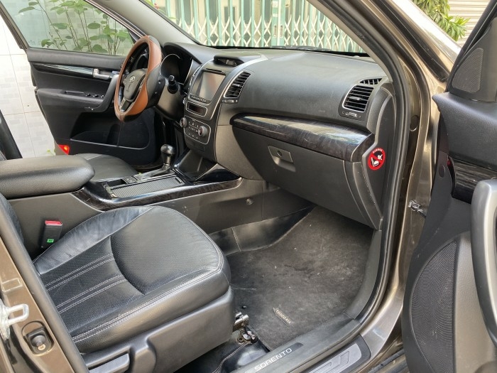 Mình cần bán Kia Sorento GATH nâu tự động 2015 full opstion.