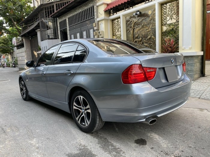 Gia đình bán BMW 320I 2011 tự động màu Xanh trẻ trung.