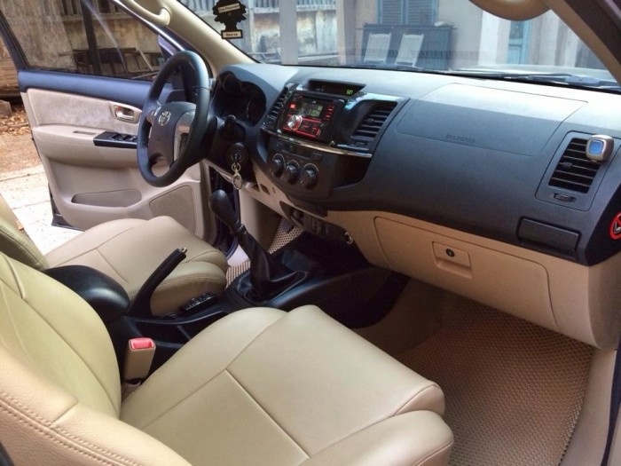 Bán xe Toyota Fortuner 2.5G số sàn 2014 máy dầu, màu xám chì