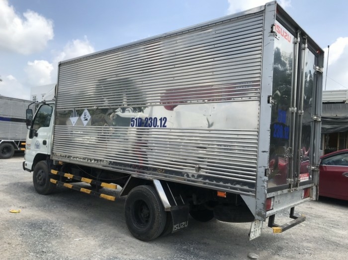 xe tải isuzu QKR đời 2017 tải trọng 2t1 thùng dài 4m3 máy lạnh đầy đủ có tóp
