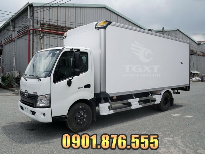 Xe tải Hino XZU730L thùng bảo ôn trả trước 20% giao ngay