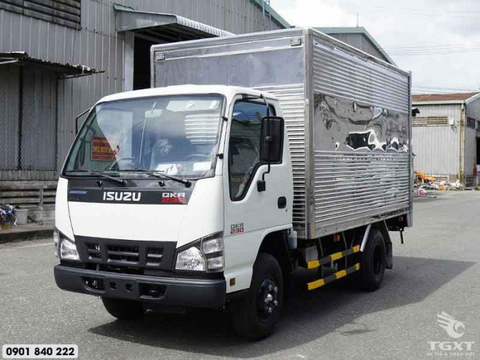 Xe tải Isuzu QKR230 thùng kín, trả trước 100tr nhận xe
