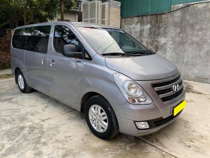 Bán em chân dài 𝐒𝐭𝐚𝐫𝐞𝐱 𝟐𝟎𝟏𝟕, số sàn, màu xám, máy dầu mới tinh