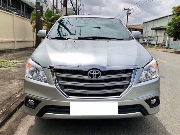 Bán Toyota Innova 2016, số tự động, màu bạc còn mới leng keng