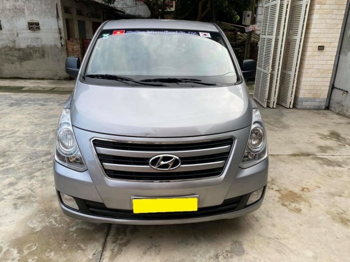 Bán em chân dài 𝐒𝐭𝐚𝐫𝐞𝐱 𝟐𝟎𝟏𝟕, số sàn, màu xám, máy dầu mới tinh