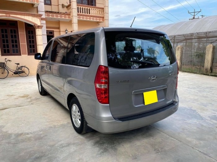 Bán em chân dài 𝐒𝐭𝐚𝐫𝐞𝐱 𝟐𝟎𝟏𝟕, số sàn, màu xám, máy dầu mới tinh