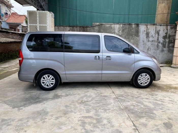 Bán em chân dài 𝐒𝐭𝐚𝐫𝐞𝐱 𝟐𝟎𝟏𝟕, số sàn, màu xám, máy dầu mới tinh