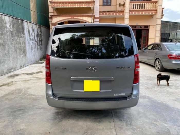 Bán em chân dài 𝐒𝐭𝐚𝐫𝐞𝐱 𝟐𝟎𝟏𝟕, số sàn, màu xám, máy dầu mới tinh