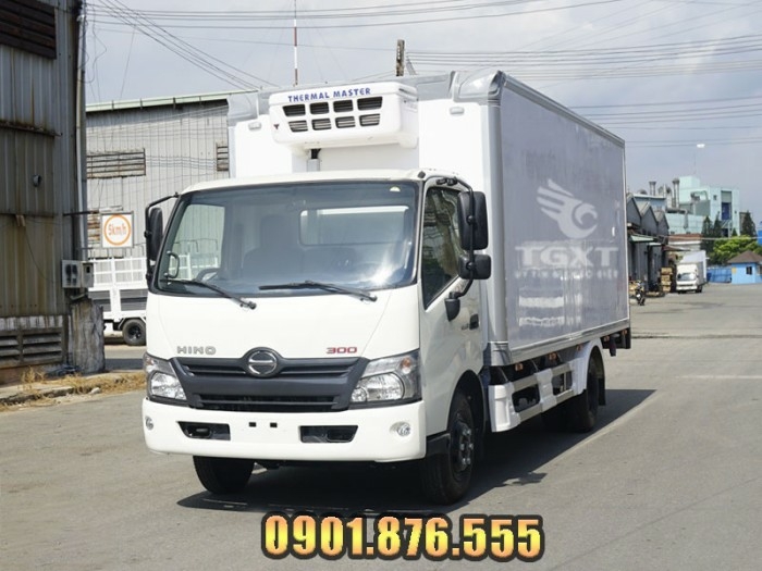 Xe đông lạnh Hino XZU720L thùng dài 5m ngân hàng hỗ trợ vay cao