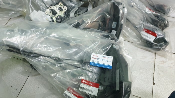 813101D000 / 813101D010 Ổ khóa ngậm cửa trước trái Kia Carens/rondo