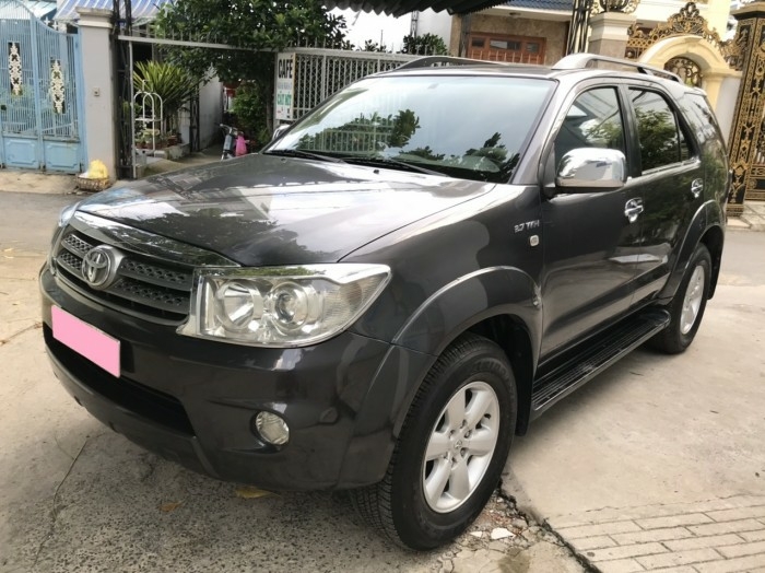 Bán cọp Fortuner 2010, số tự động, máy xăng, màu xám bút chì
