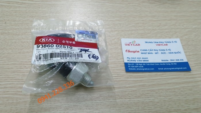 9386002510  Công tắc đèn lùi lắp trên hộp số Hyundai i20
