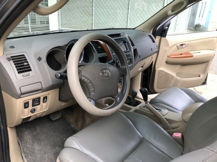 Bán cọp Fortuner 2010, số tự động, máy xăng, màu xám bút chì