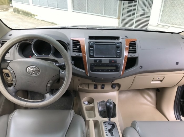 Bán cọp Fortuner 2010, số tự động, máy xăng, màu xám bút chì