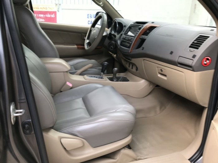 Bán cọp Fortuner 2010, số tự động, máy xăng, màu xám bút chì