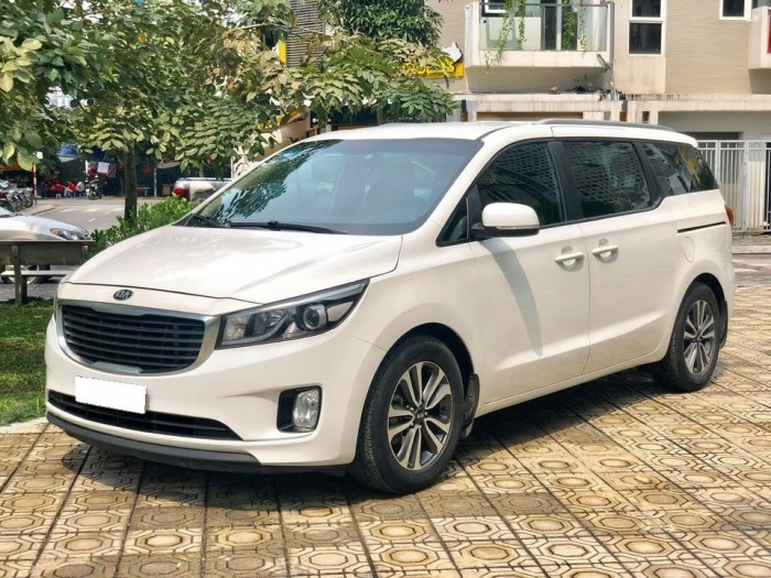 Cần bán xe Sedona DAT 2017, số tự động, máy dầu, bản thường, màu trắng