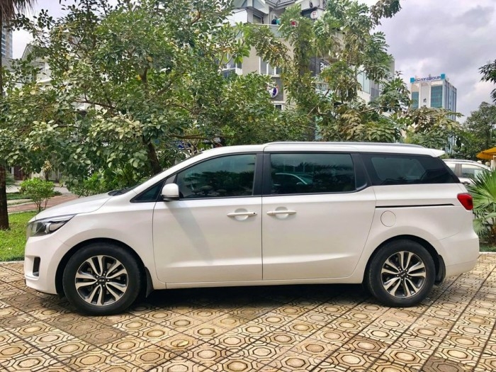 Cần bán xe Sedona DAT 2017, số tự động, máy dầu, bản thường, màu trắng