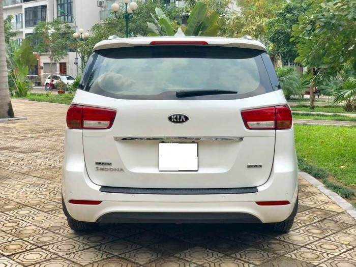 Cần bán xe Sedona DAT 2017, số tự động, máy dầu, bản thường, màu trắng