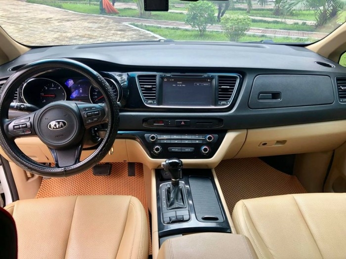 Cần bán xe Sedona DAT 2017, số tự động, máy dầu, bản thường, màu trắng