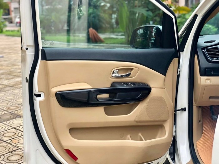 Cần bán xe Sedona DAT 2017, số tự động, máy dầu, bản thường, màu trắng